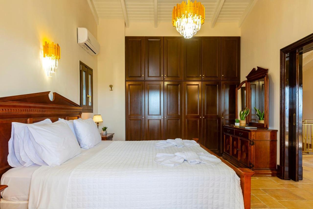 Solaris Methea- Luxury By The Castle Villa